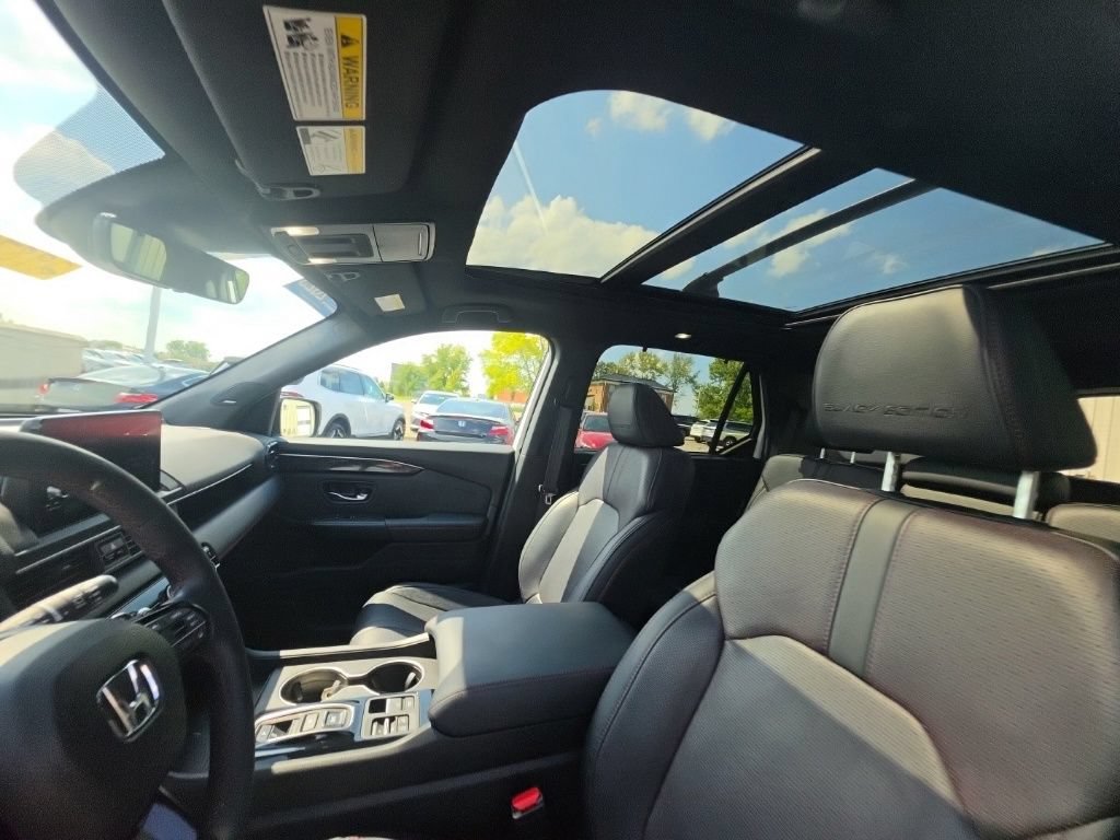 Certified 2025 Honda Pilot Black Edition image 15