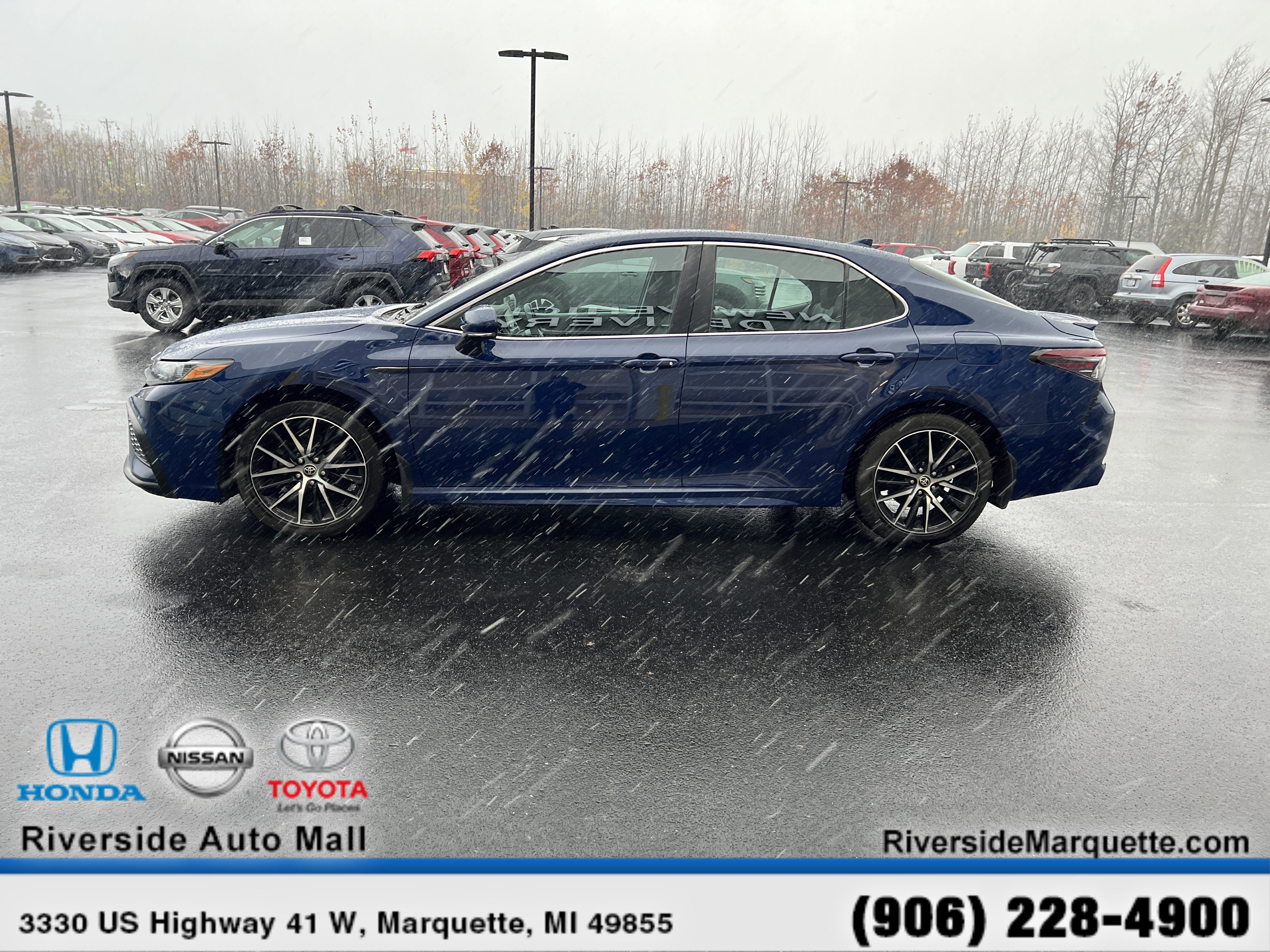 Used 2023 Toyota Camry SE image 4