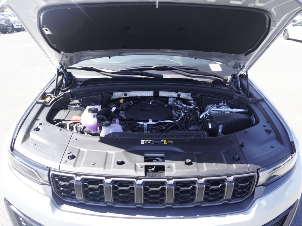 New 2026 Jeep Grand Cherokee Altitude AWD/4WD image 29