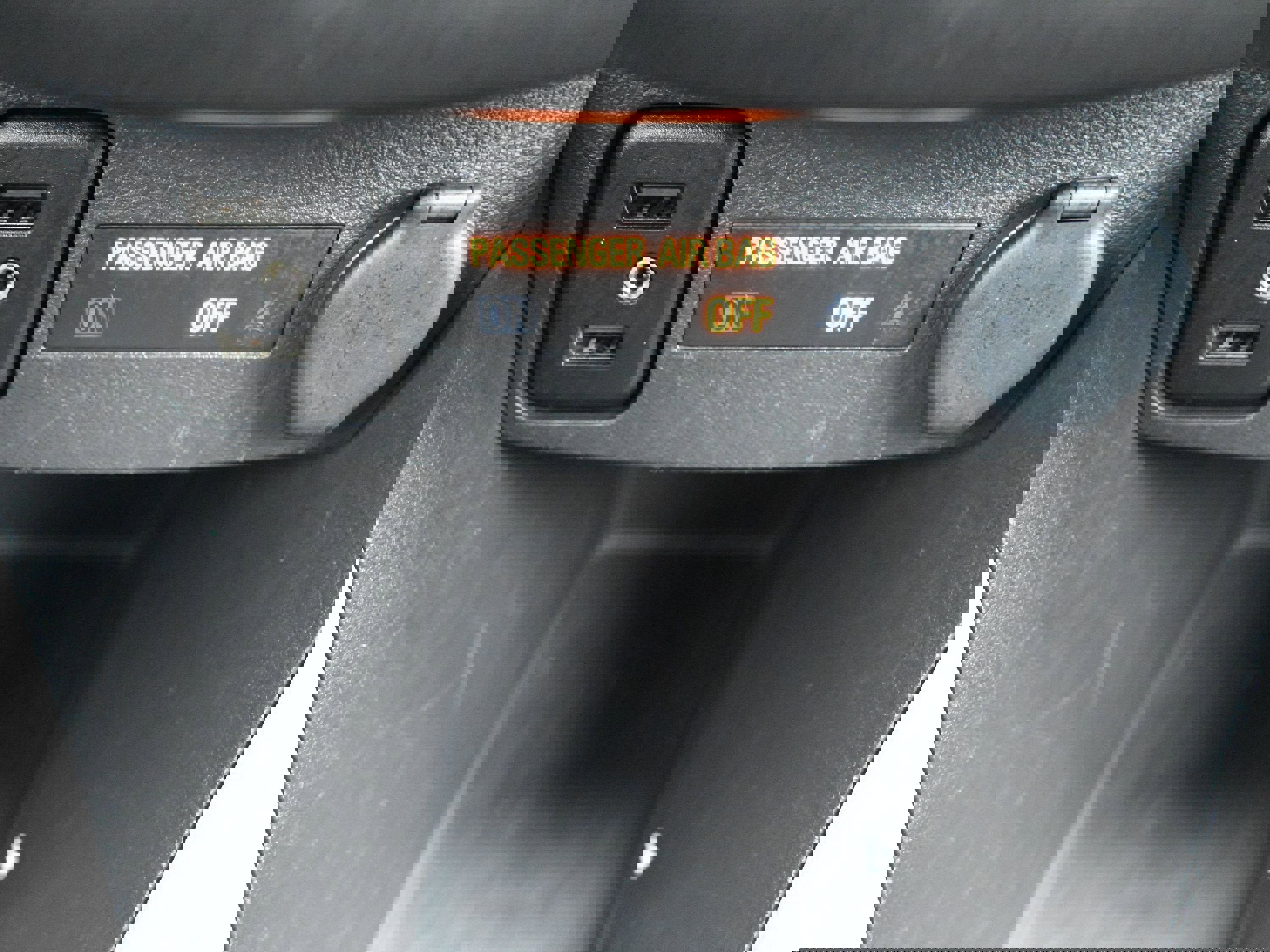 Used 2022 Chevrolet Trax LT w/ Midnight Edition image 19