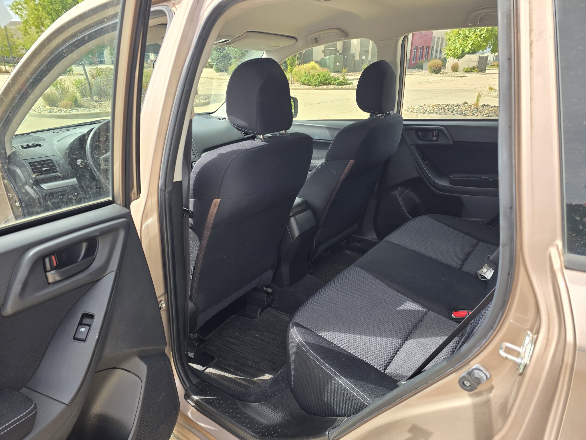 Used 2014 Subaru Forester 2.5i AWD/4WD image 16