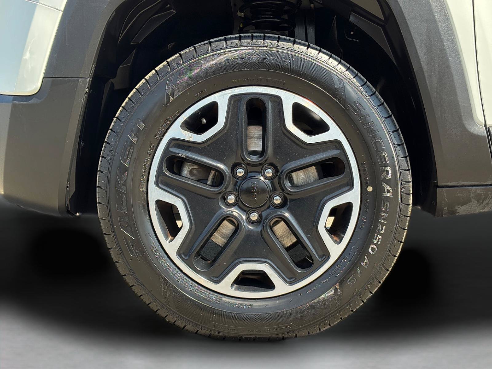 Used 2017 Jeep Renegade Trailhawk AWD/4WD image 11