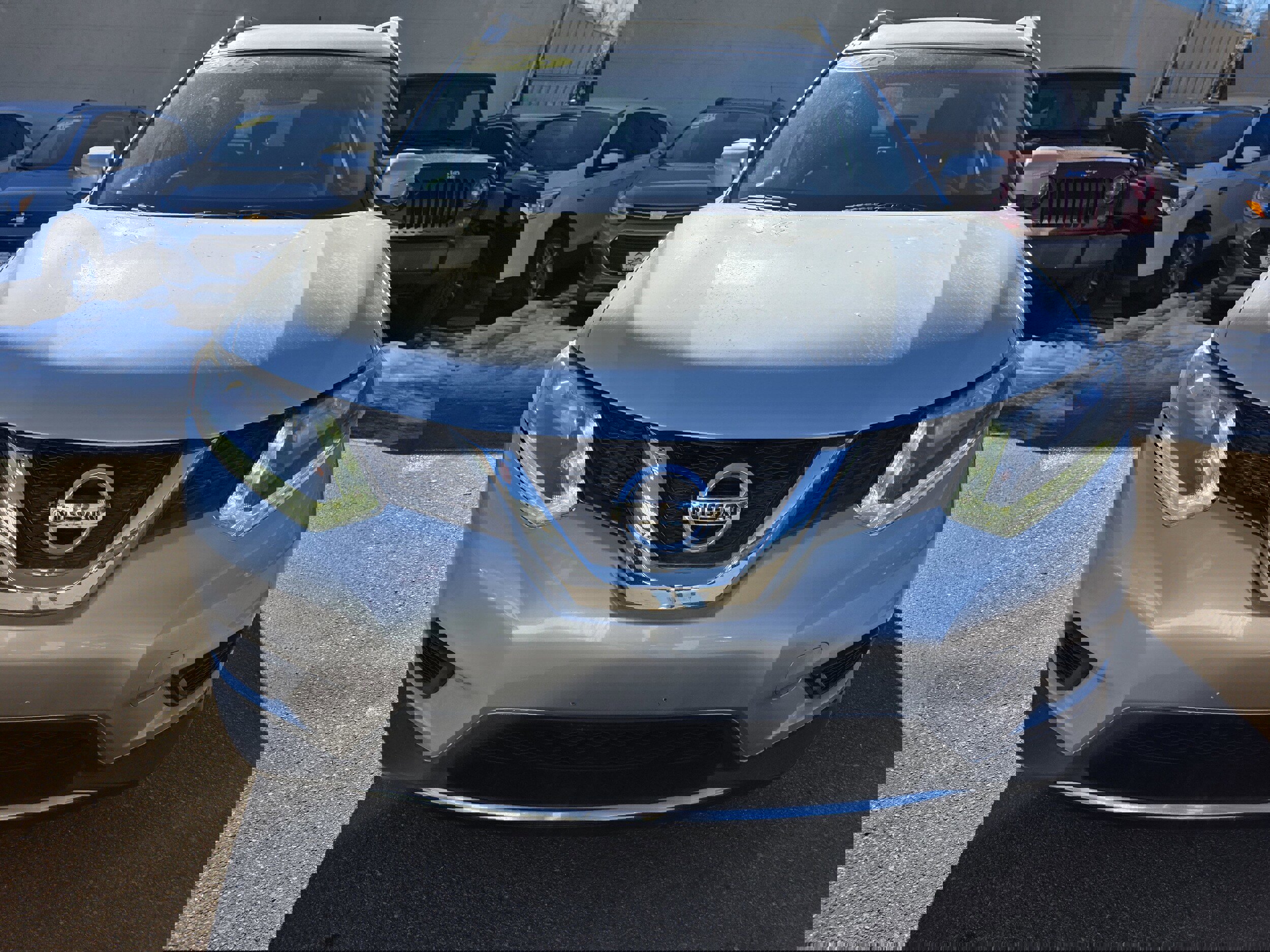 Used 2015 Nissan Rogue SV image 2