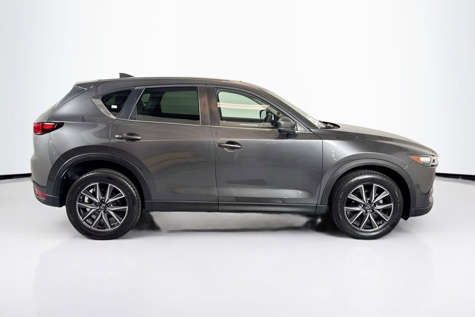 Used 2018 MAZDA CX-5 Touring w/ Preferred Equipment Package image 4
