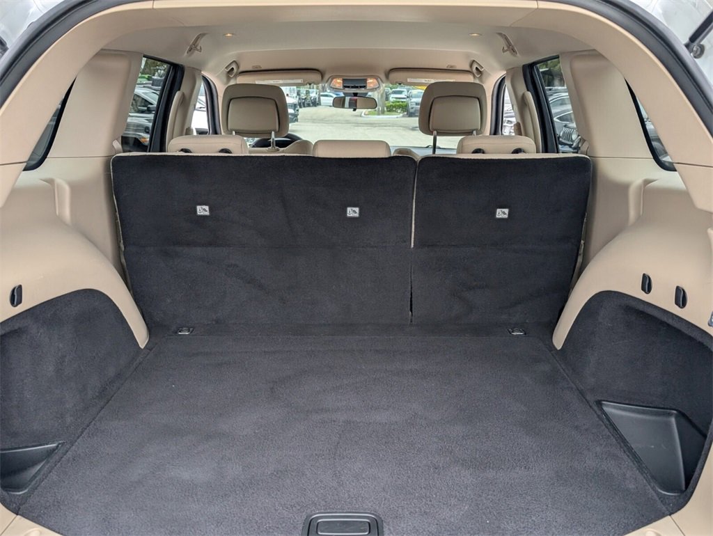 Used 2019 Jeep Grand Cherokee Laredo image 16