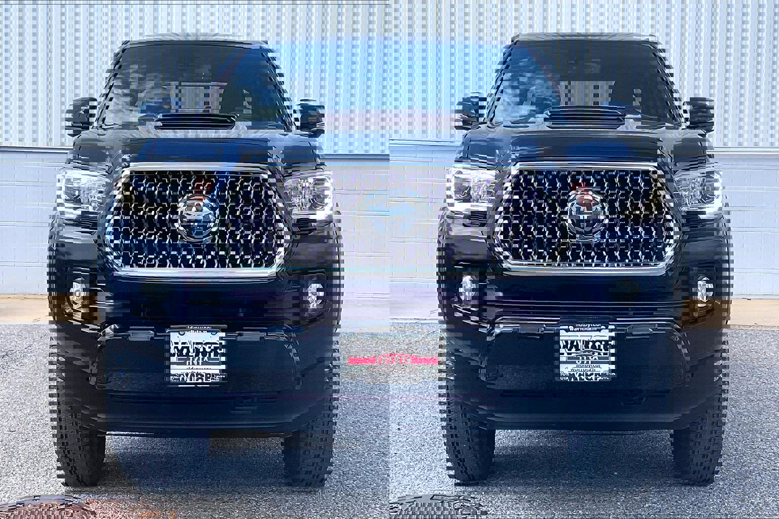 Used 2018 Toyota Tacoma TRD Sport image 3