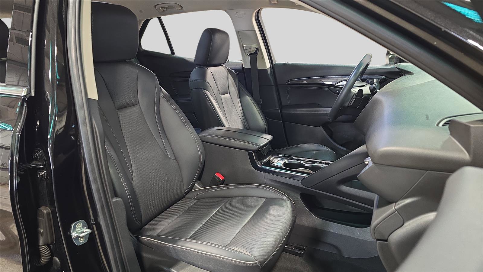 Used 2023 Buick Envision Essence image 14