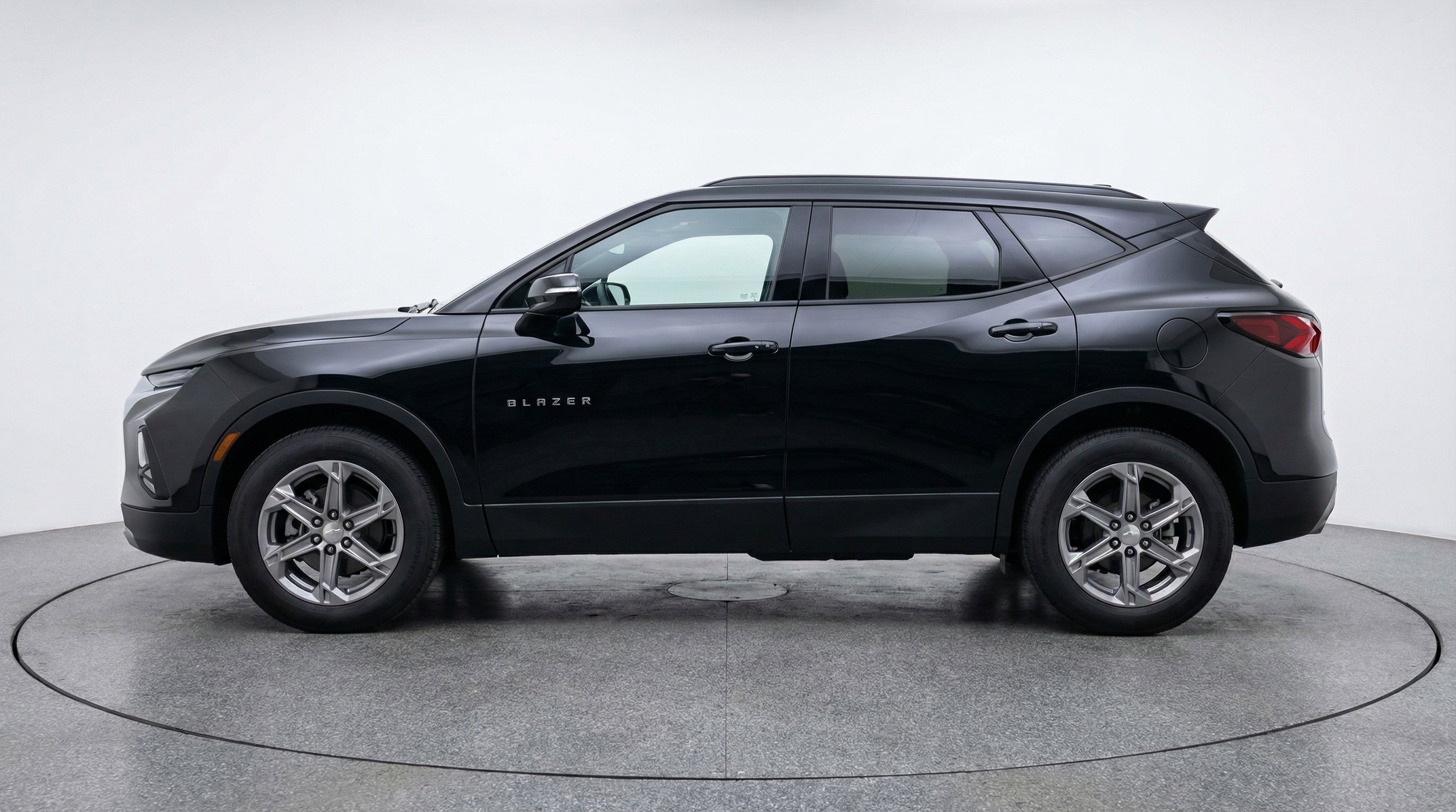Used 2025 Chevrolet Blazer LT FWD image 5