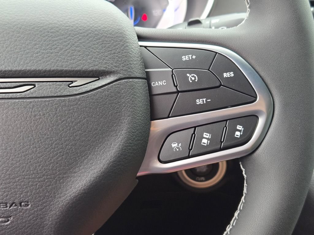 New 2027 Chrysler Pacifica Select FWD image 46