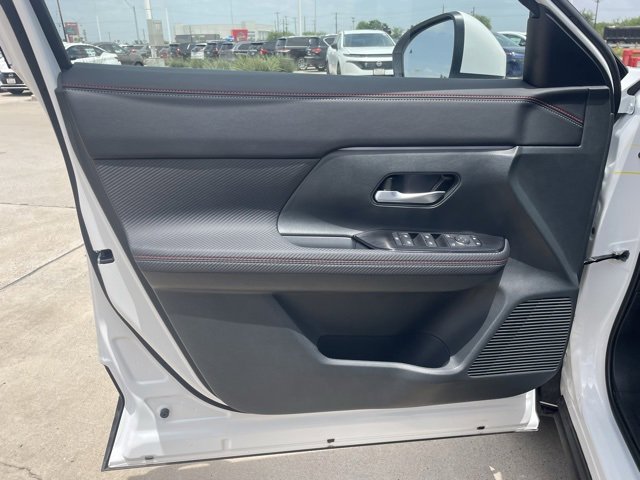 Certified 2025 Nissan Kicks SR image 13