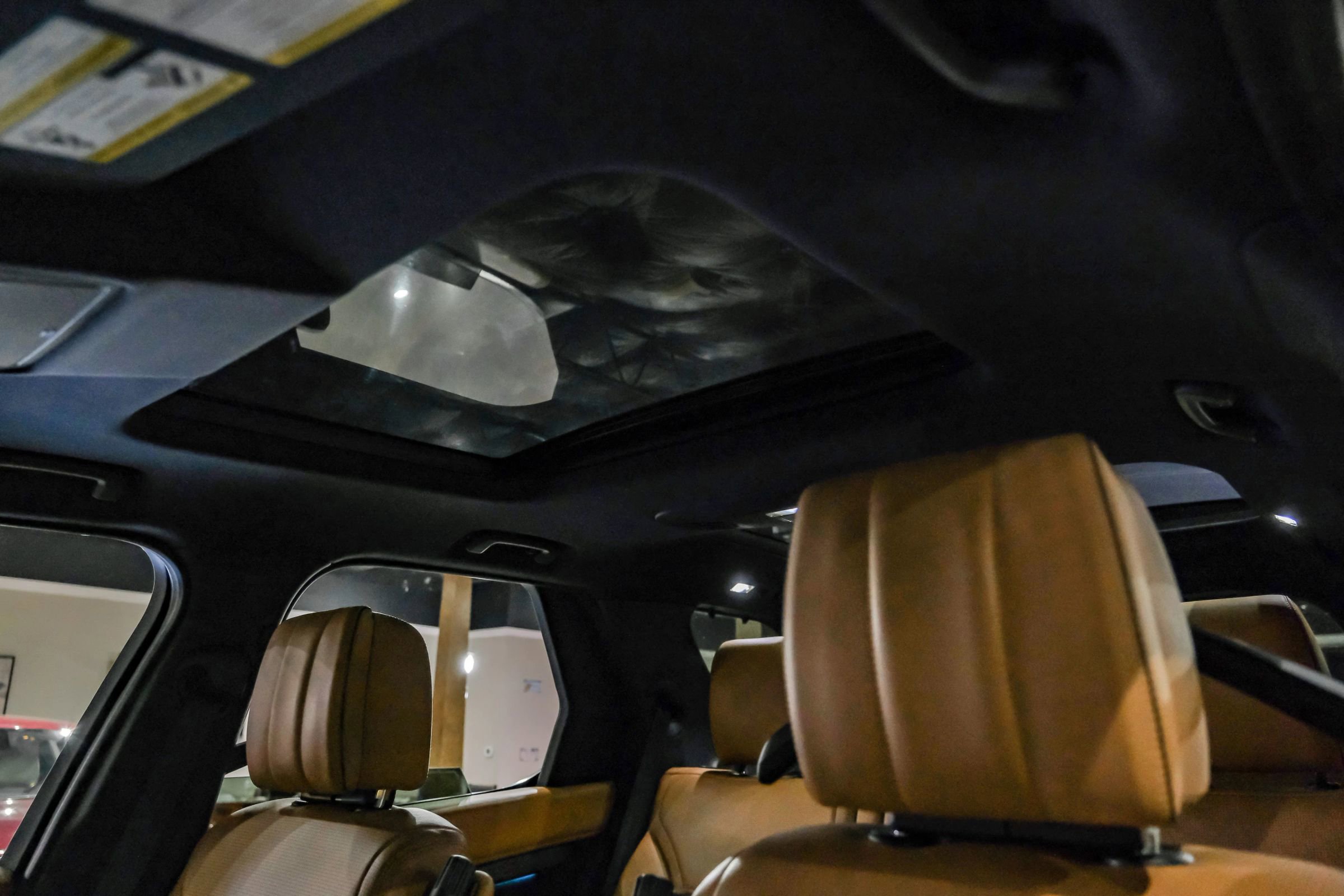 Used 2019 Land Rover Discovery HSE Luxury image 5