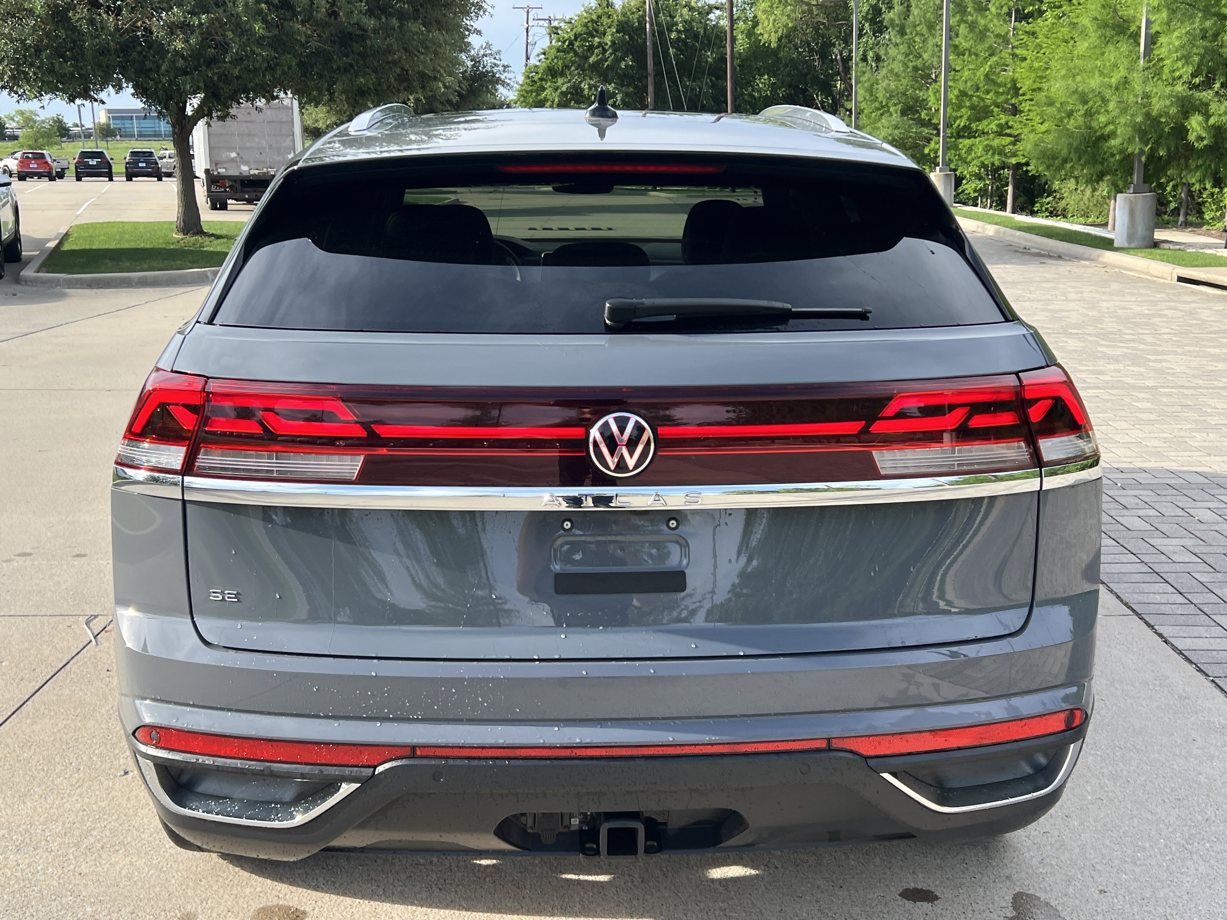 Certified 2025 Volkswagen Atlas Cross Sport SE w/ Panoramic Sunroof Package FWD image 9