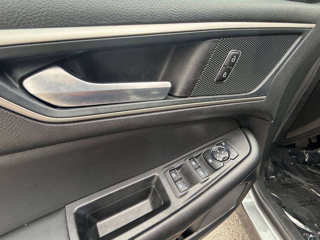 Used 2024 Ford Edge SEL image 11