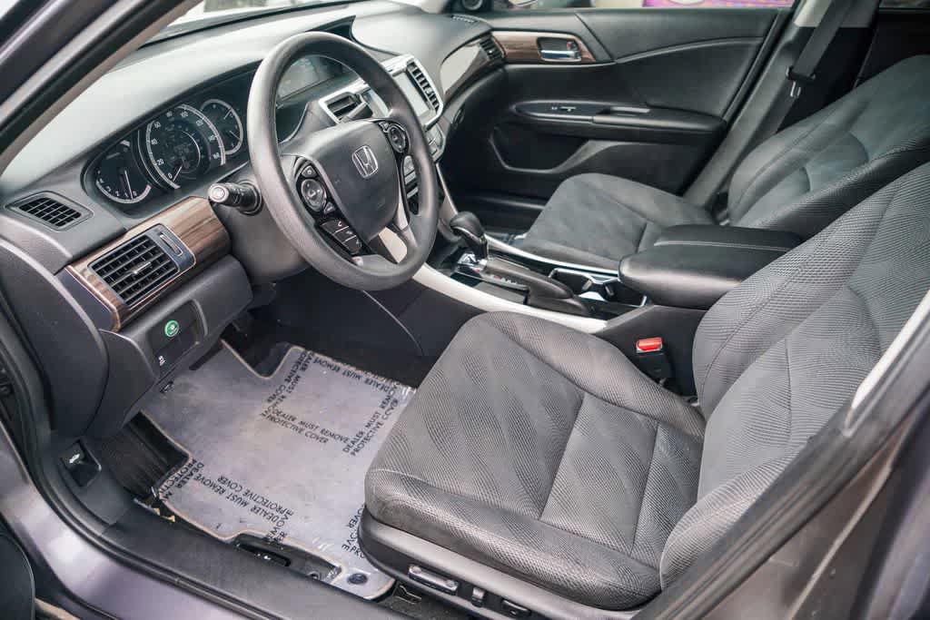 Used 2017 Honda Accord EX image 16