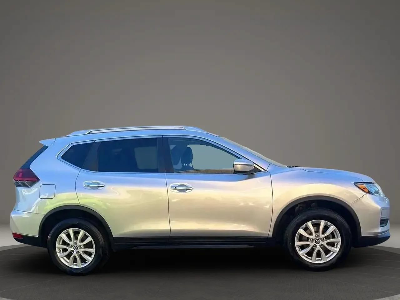 Used 2019 Nissan Rogue SV AWD/4WD image 4