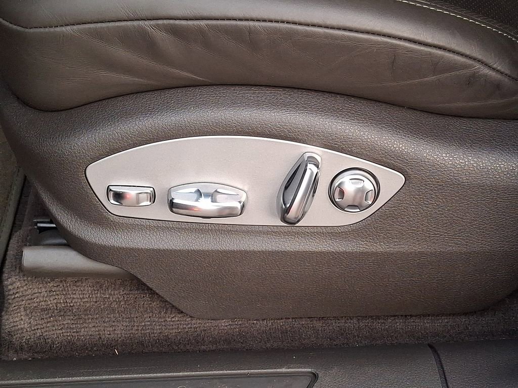 Used 2022 Porsche Macan w/ Premium Package Plus image 11