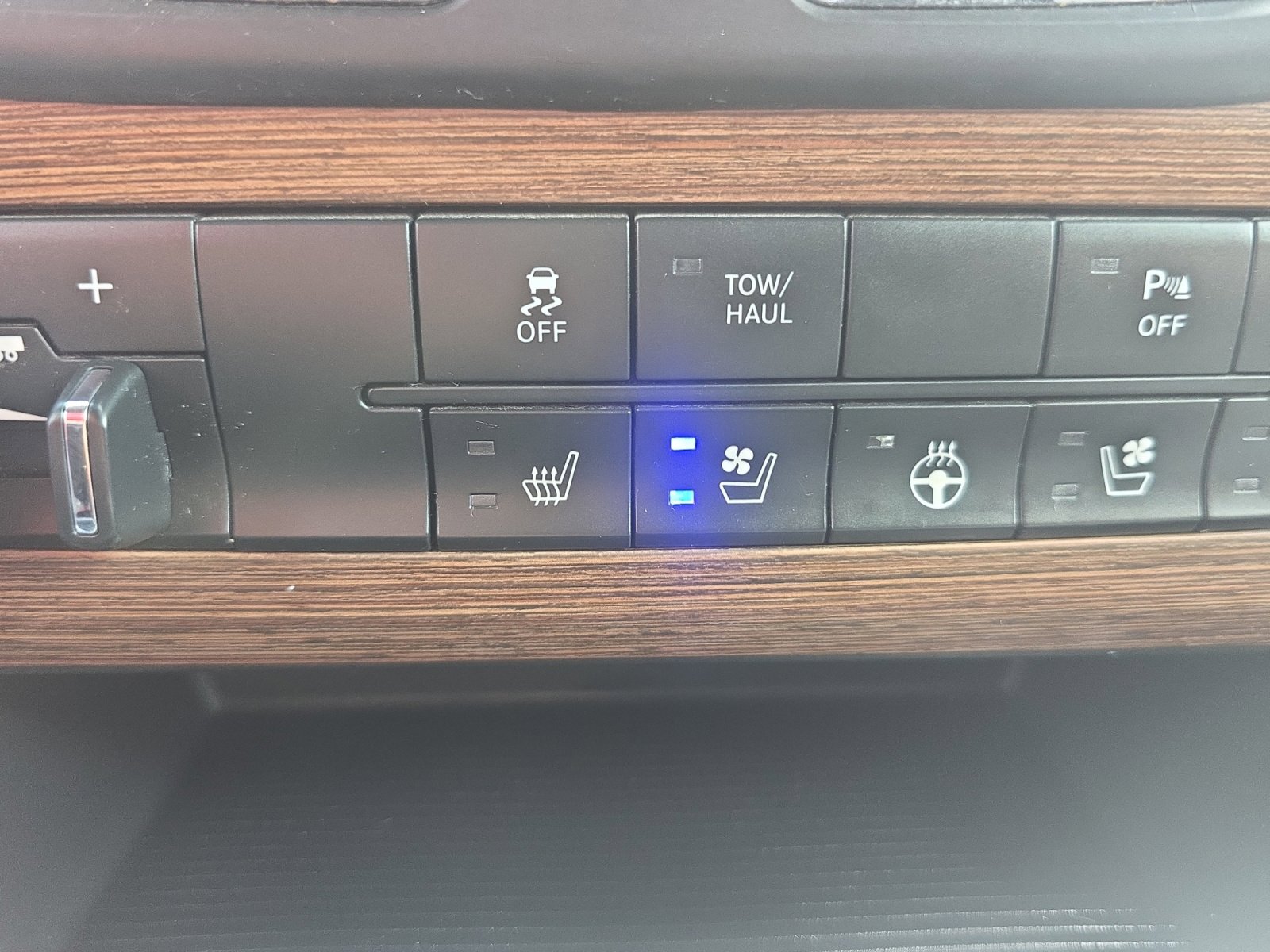 Used 2015 RAM 2500 Laramie w/ Convenience Group image 23