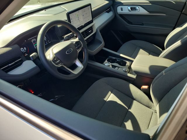 Used 2026 Ford Explorer Active RWD image 3