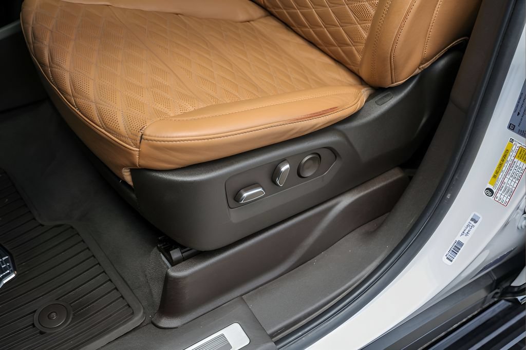 Used 2023 Cadillac Escalade Sport w/ LPO, ONYX Package AWD/4WD image 8