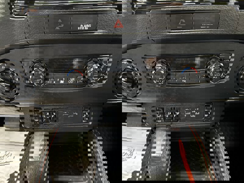 Used 2022 Nissan Frontier PRO-4X image 11