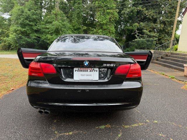 Used 2011 BMW 328i Convertible RWD image 3