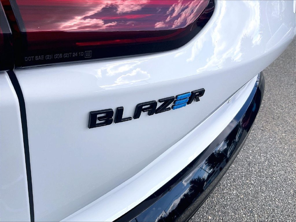 Used 2024 Chevrolet Blazer EV RS AWD/4WD image 28