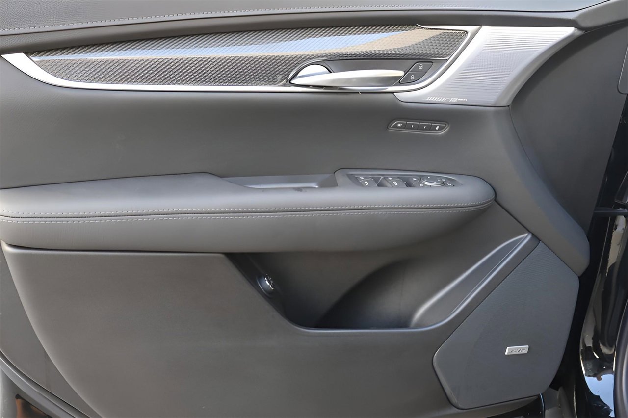 New 2025 Cadillac XT5 Sportv image 10