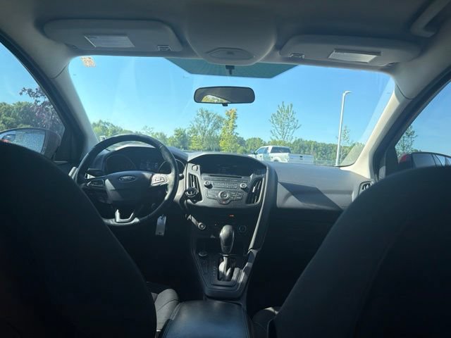 Used 2017 Ford Focus SE w/ Cold Weather Package FWD image 14