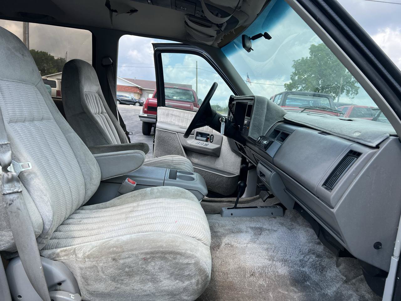 Used 1993 GMC Suburban 2500 AWD/4WD image 17