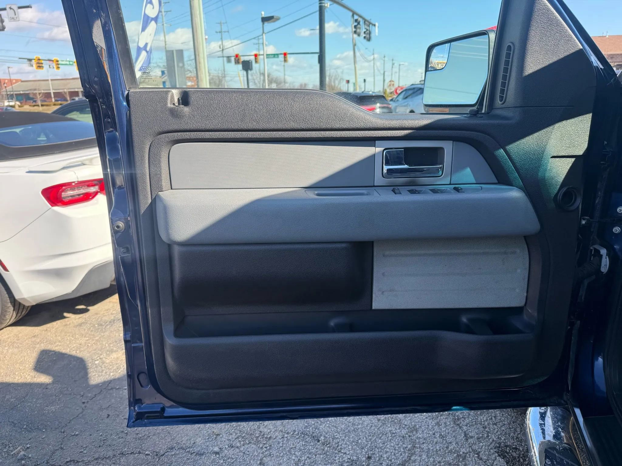 Used 2011 Ford F150 XLT w/ XLT Chrome Pkg AWD/4WD image 10