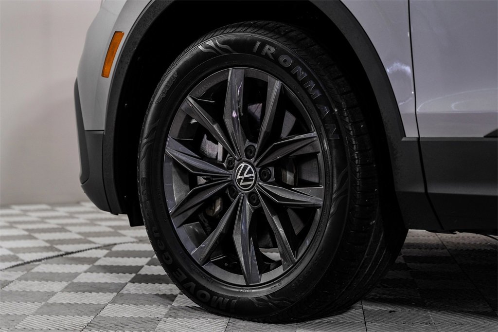 Used 2022 Volkswagen Tiguan SE image 60