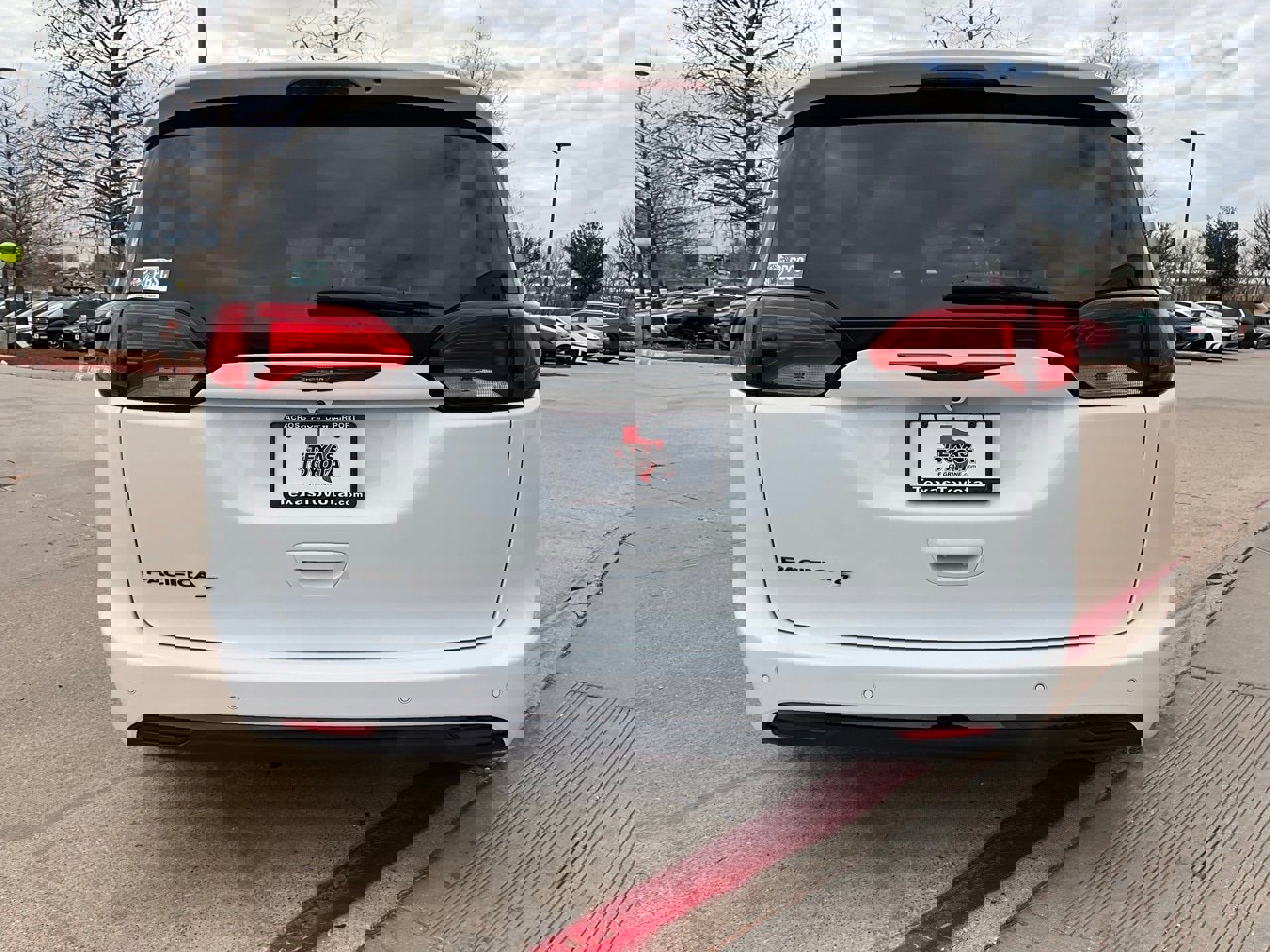 Used 2020 Chrysler Pacifica Touring-L Plus w/ S Appearance Package image 7