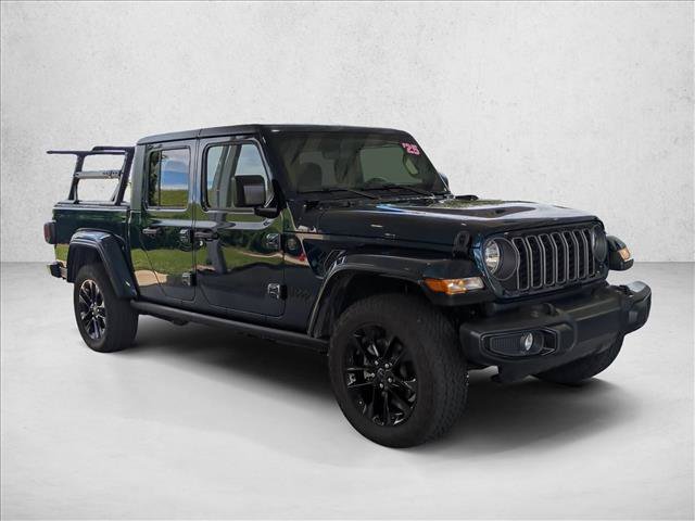 Used 2025 Jeep Gladiator Sport AWD/4WD image 3