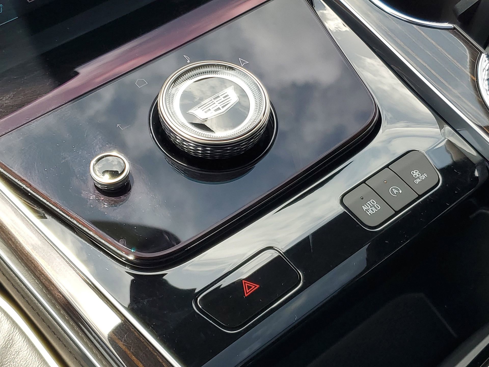 Used 2025 Cadillac Escalade Premium Luxury image 30