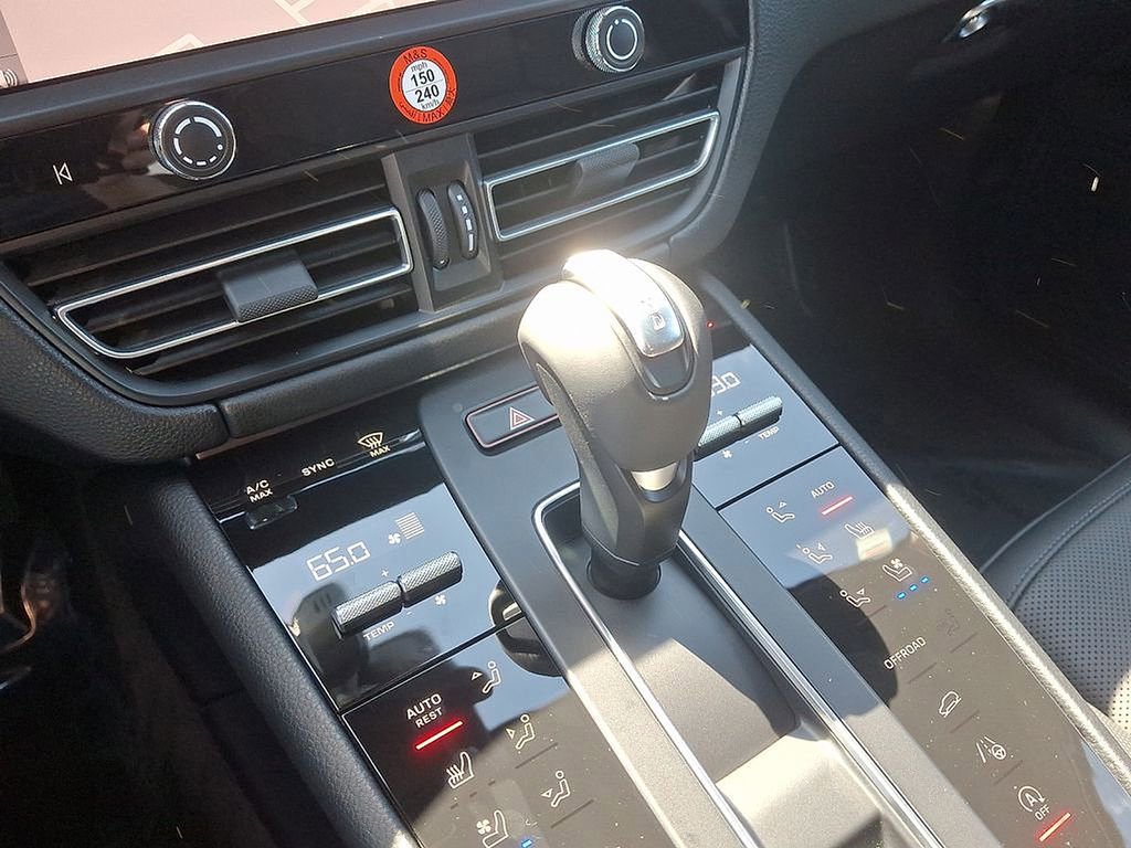 Certified 2025 Porsche Macan image 16
