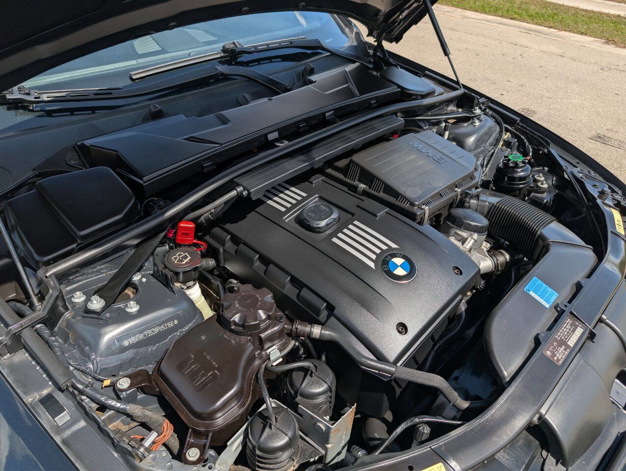 Used 2008 BMW 335i Convertible image 22