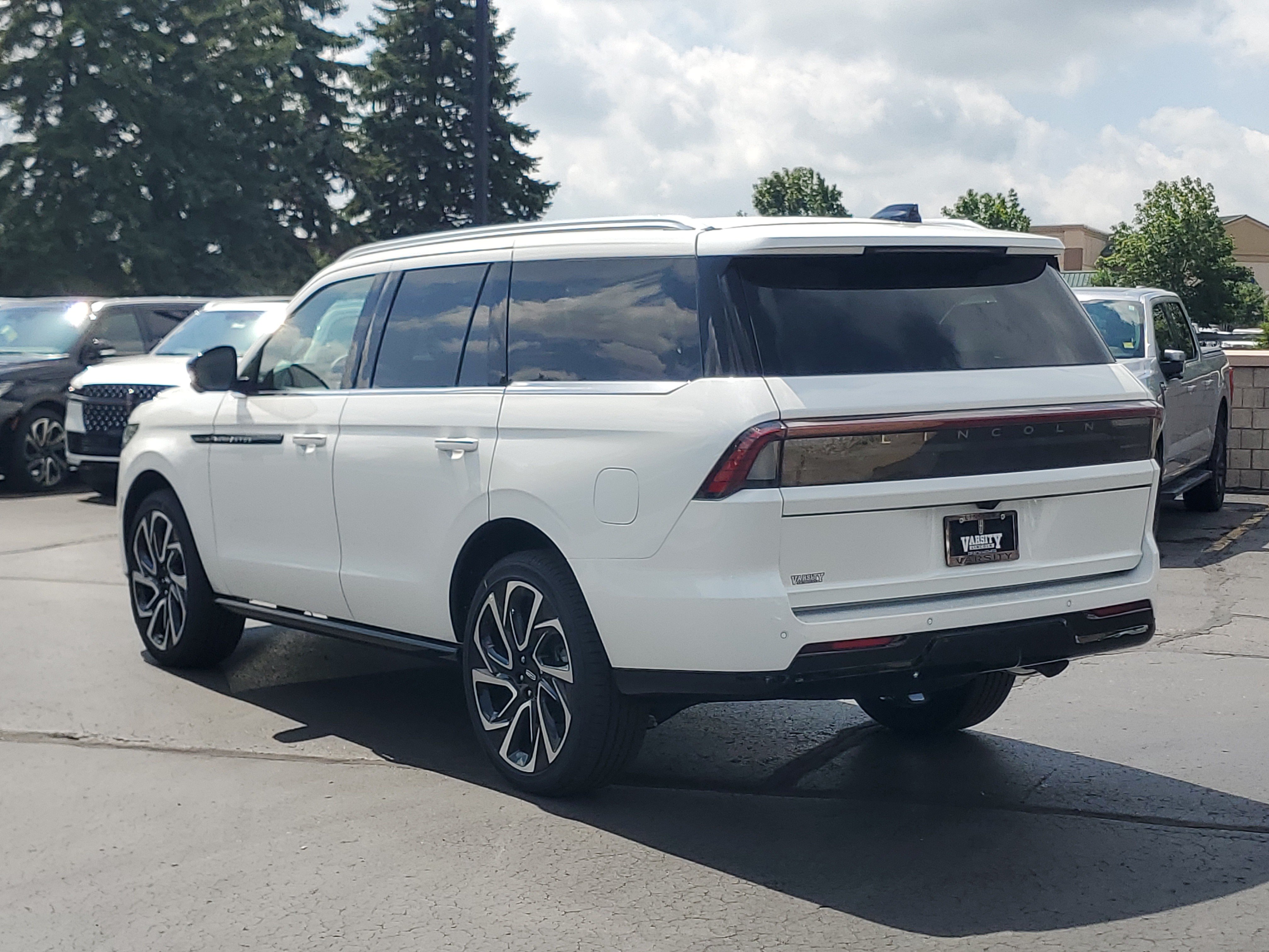New 2026 Lincoln Navigator Black Label AWD/4WD image 3