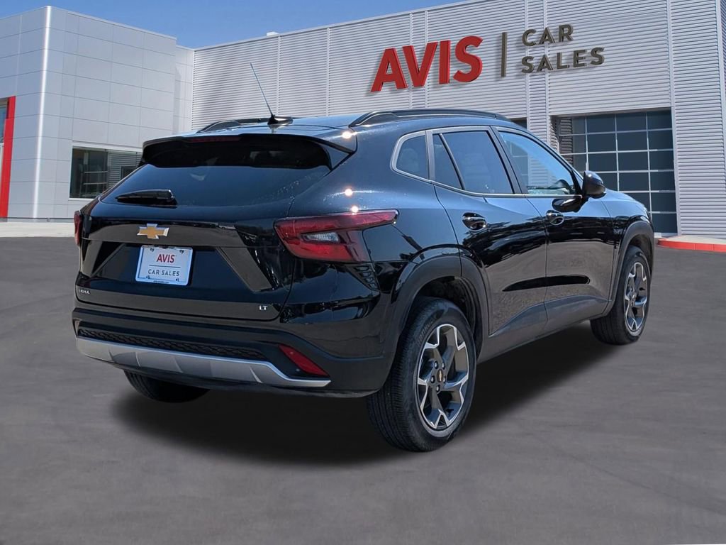Used 2025 Chevrolet Trax LT w/ LT Convenience Package image 6
