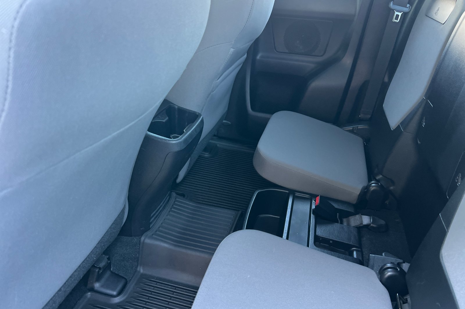 Used 2020 Toyota Tacoma SR5 AWD/4WD image 9