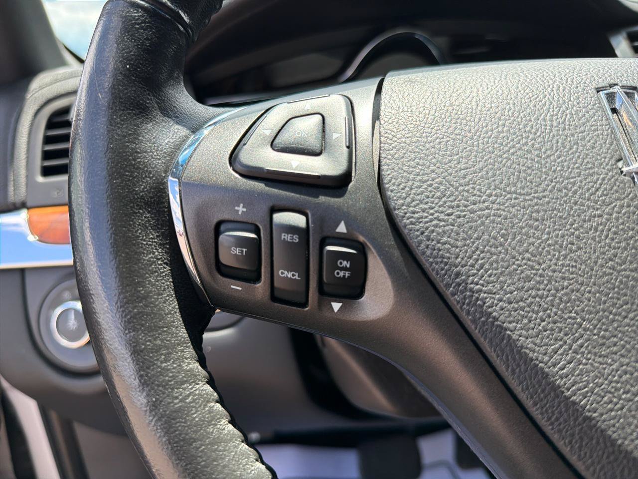 Used 2013 Lincoln MKS AWD image 13