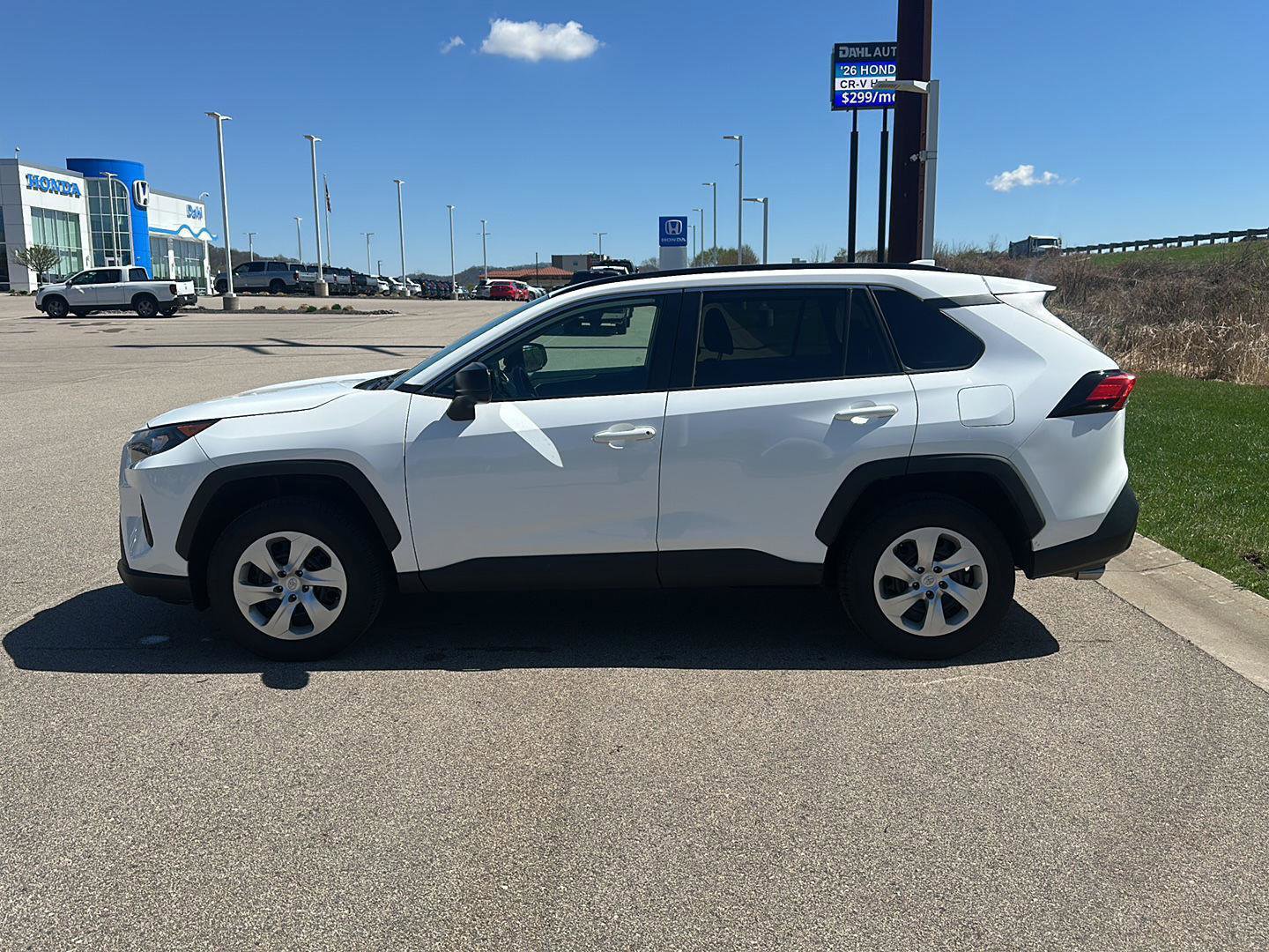 Used 2021 Toyota RAV4 LE image 6