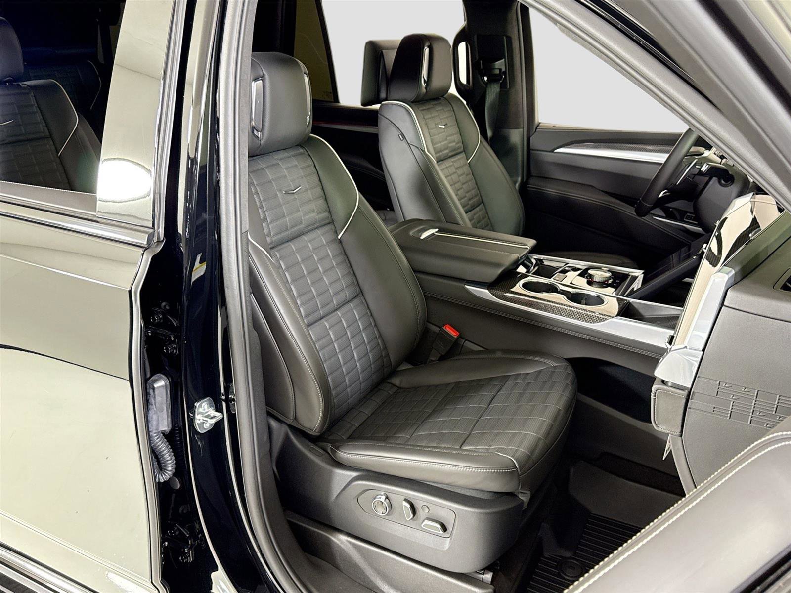 Used 2026 Cadillac Escalade V w/ LPO, ONYX Package AWD/4WD image 34