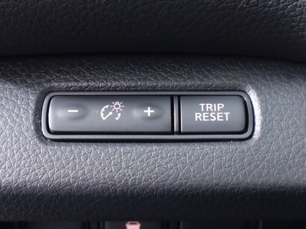 Used 2017 Nissan Altima 2.5 SR FWD image 11