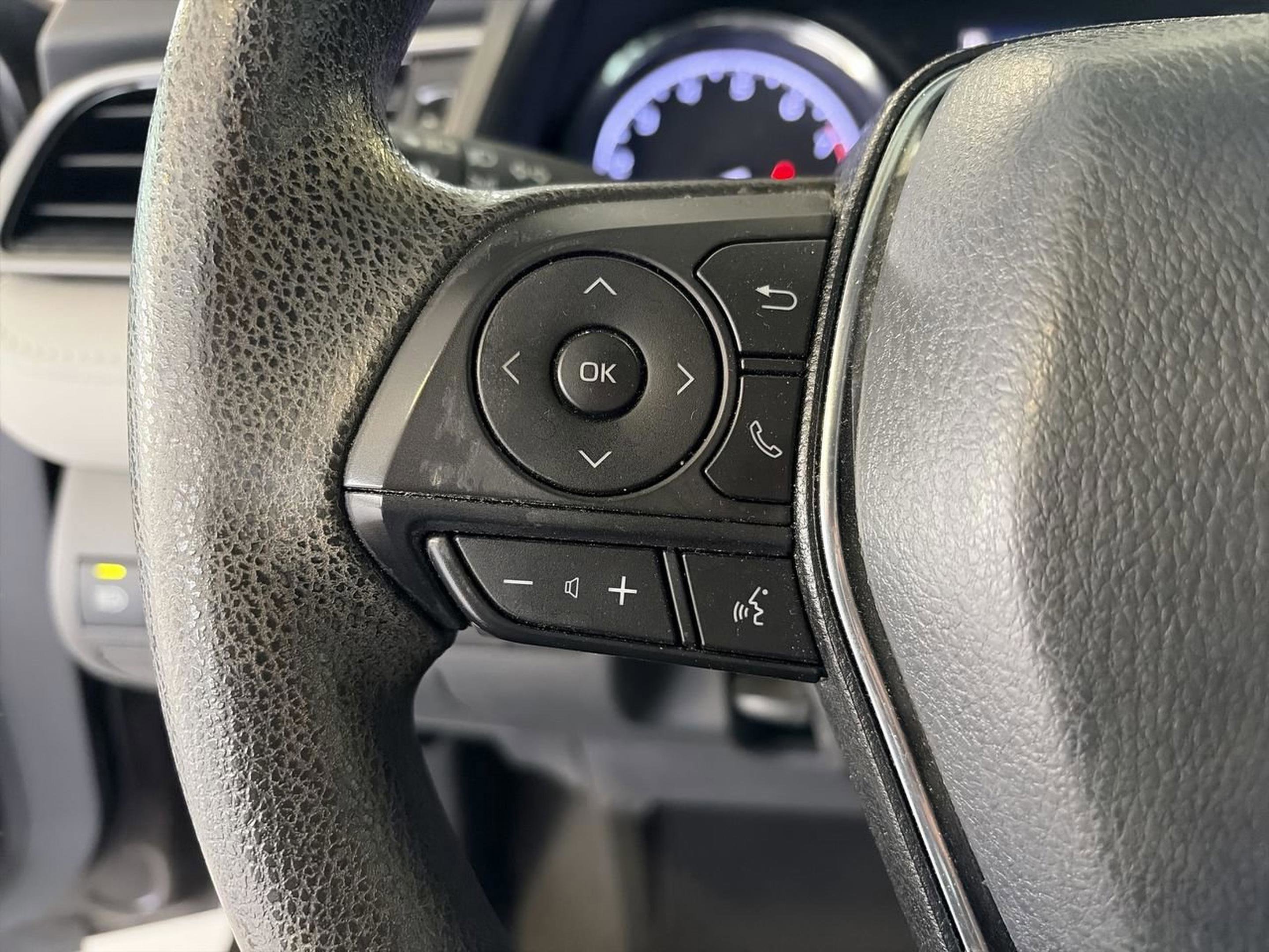 Used 2020 Toyota Camry LE image 14