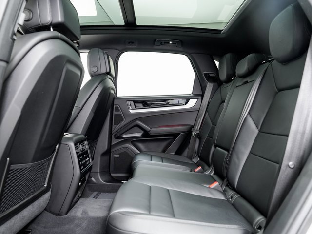 Certified 2025 Porsche Cayenne image 25