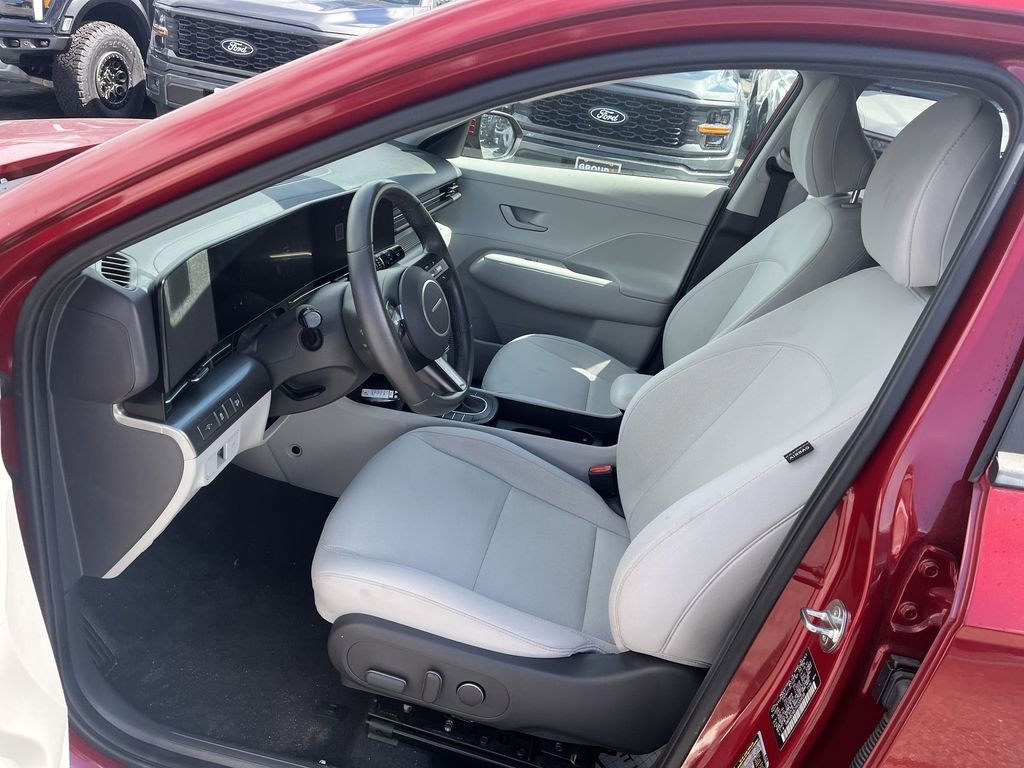 Used 2025 Hyundai Kona SEL AWD/4WD image 6