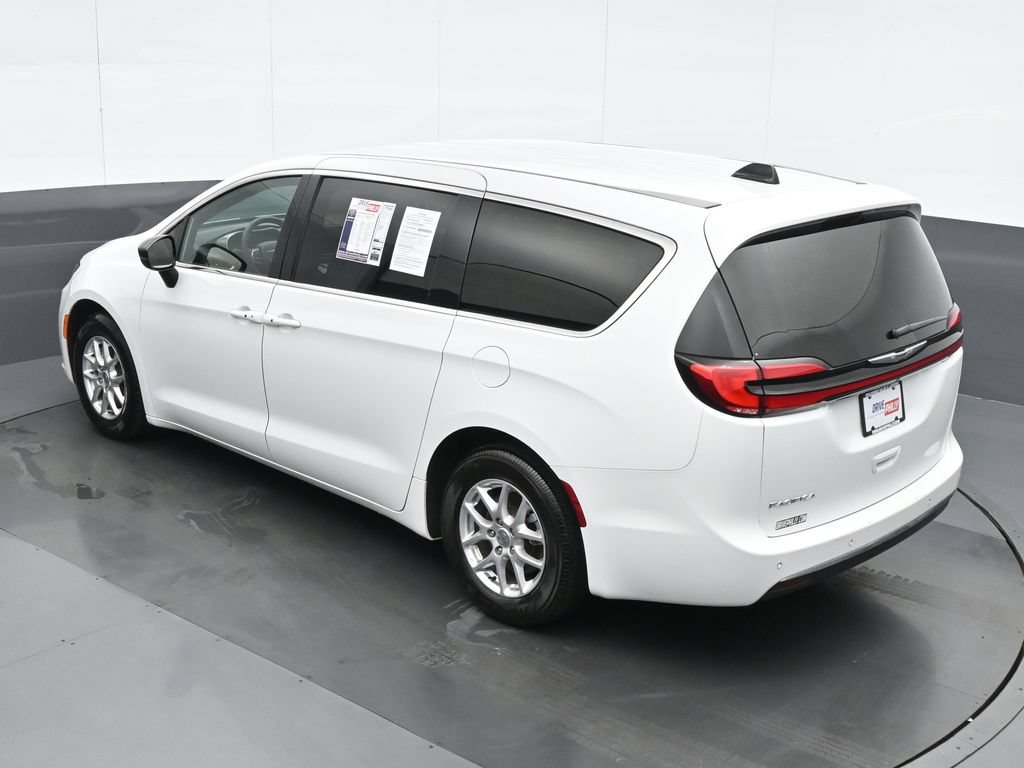 Used 2025 Chrysler Pacifica Select FWD image 19