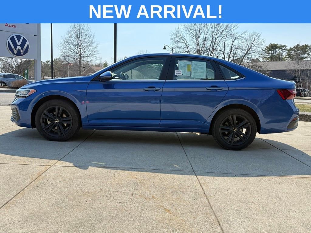 Used 2024 Volkswagen Jetta SE image 6