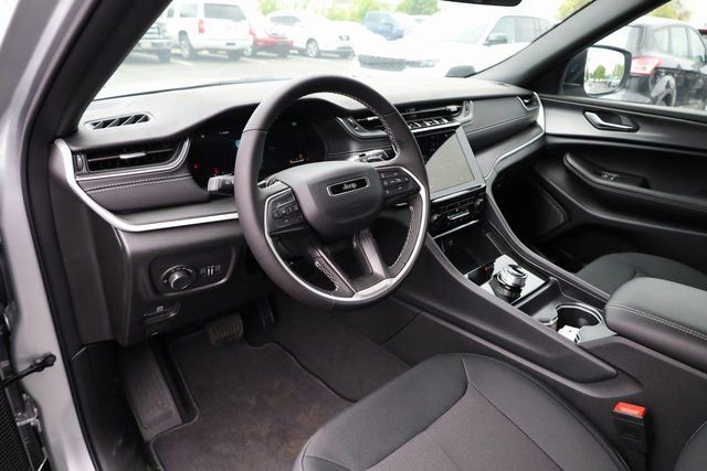 New 2025 Jeep Grand Cherokee L Laredo w/ Luxury Tech Group I AWD/4WD image 9