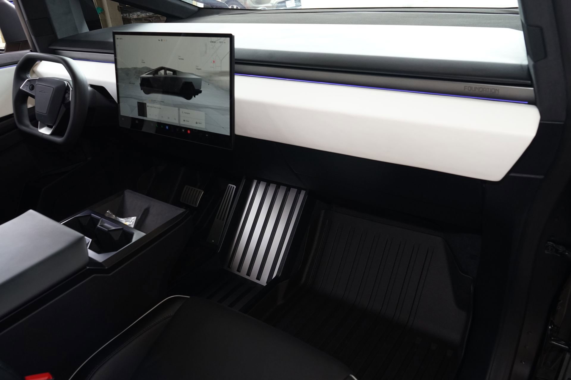 Used 2024 Tesla Cybertruck AWD Crew Cab image 13
